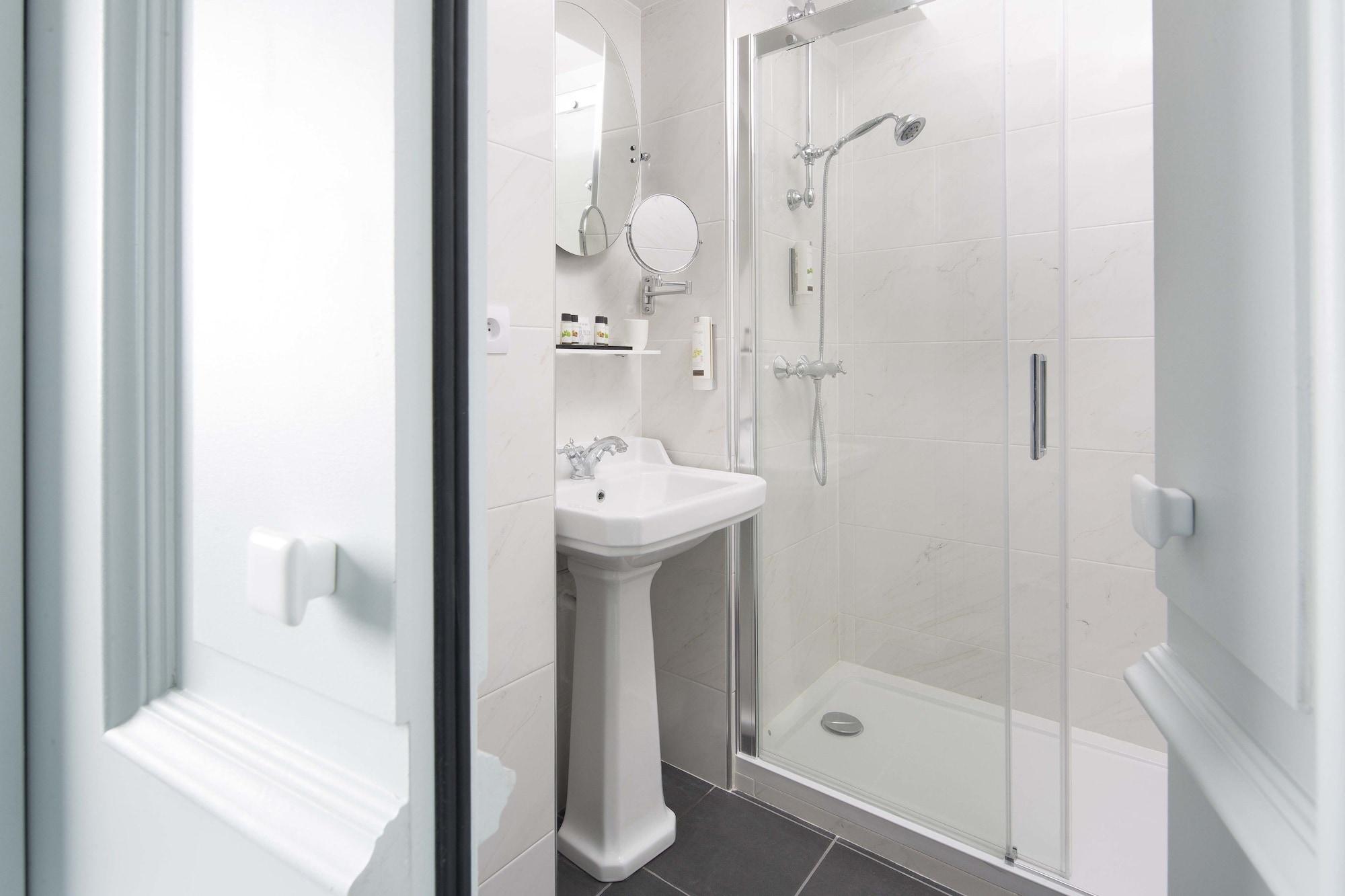 Hotel Celeste Batignolles Montmartre باريس المظهر الخارجي الصورة